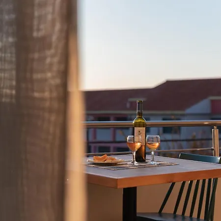 Apartment Dejaview Cozy With Sea View By 8essentially